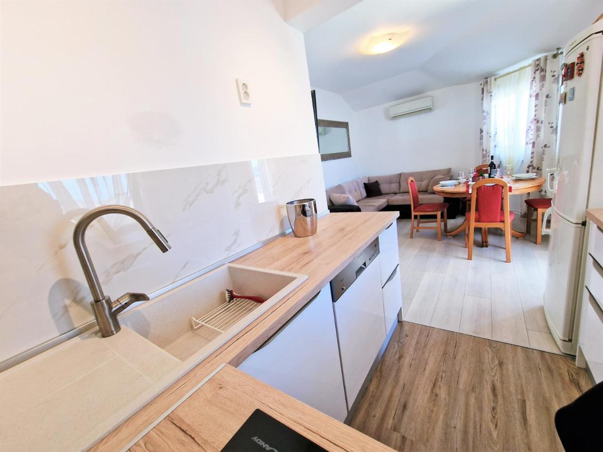 Vista Apartment-Split Airport คาชเตลา ภายนอก รูปภาพ